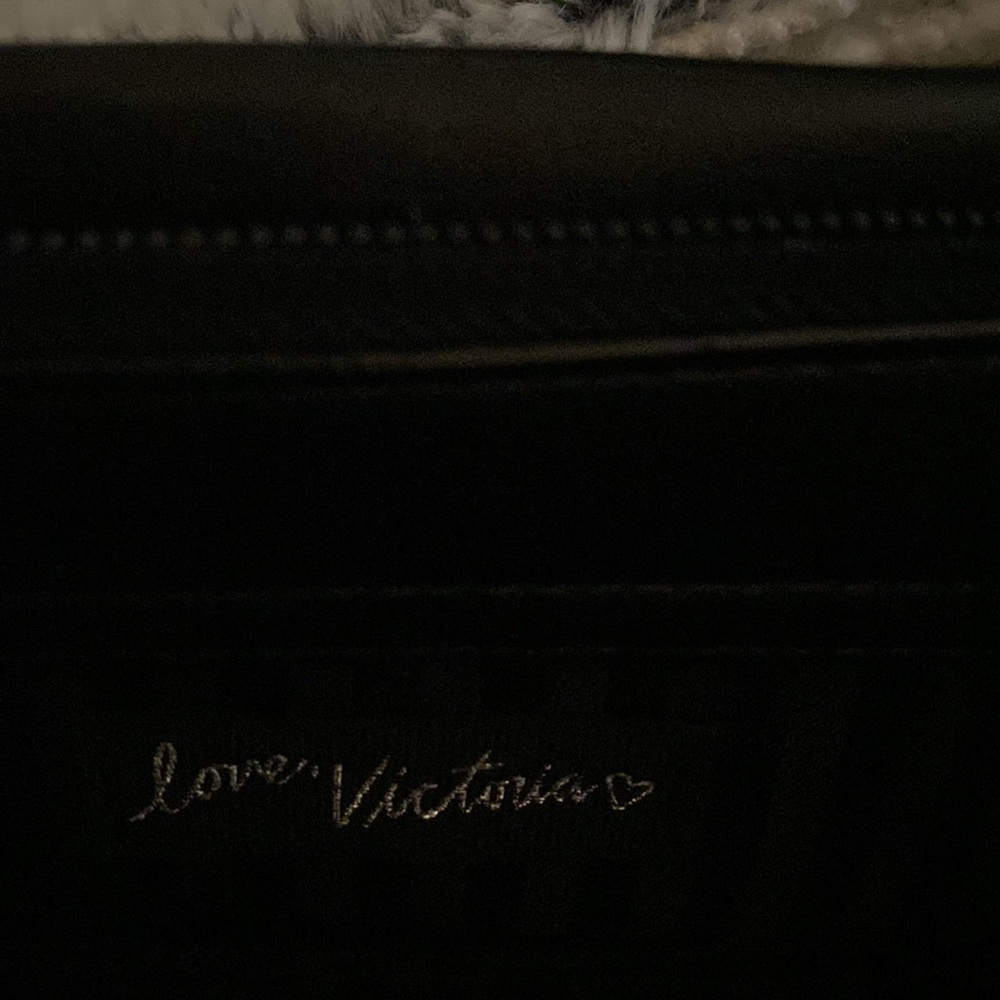 Victoria Secret Purse Sold out . - Picture 5 of 6